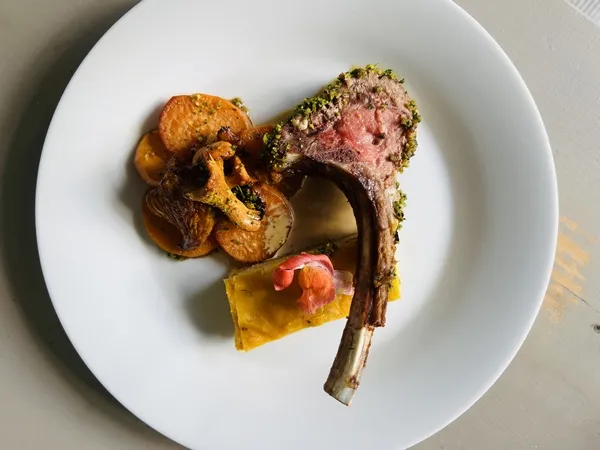 cote-d-agneau-presse-legume-patate-douce-toque-privee