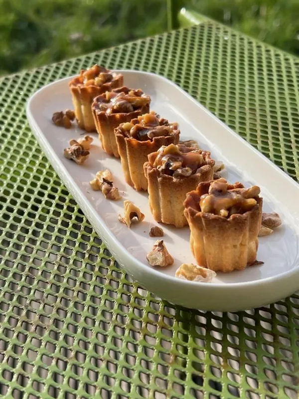Dessert toque privée, mignardises aux noix du jardin de Pierre