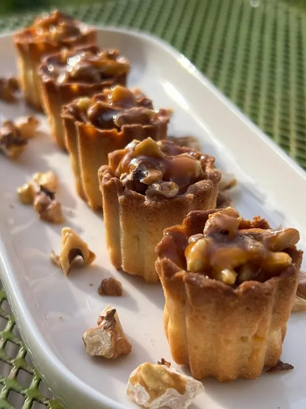 Dessert toque privée, mignardises aux noix du jardin de Pierre